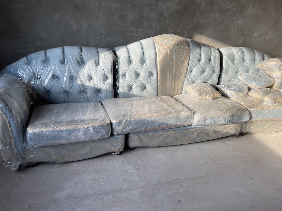 Диван большой, с раскладным спальным местом