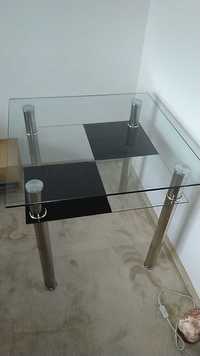 Masa din sticla pentru sufragerie