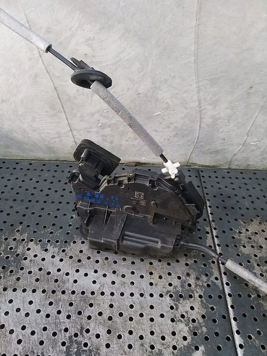 Broasca usa dreapta fata vw touran 3 b6a5tb837016a