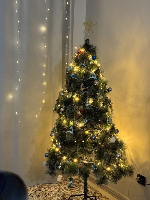 Продаю новогодню елку