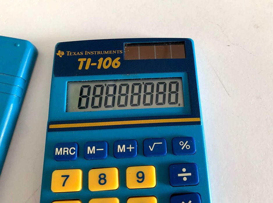 Calculator de buzunar Texas Instruments TI-106 solar husă de protecție