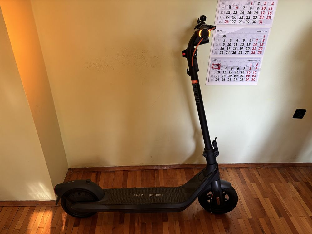 Продавам електрическа тротинетка Segway-Ninebot E2 Pro