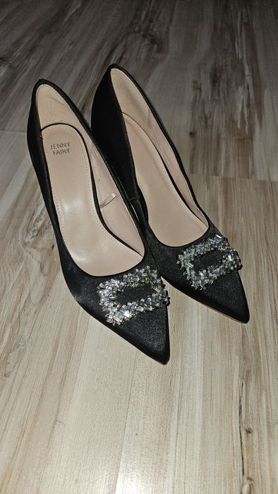 Елегантни сатенени обувки