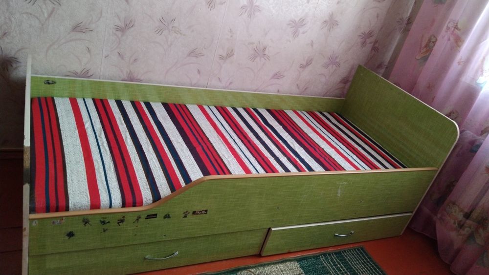 Кровать: узындыгы 1.80. Ені: 80.