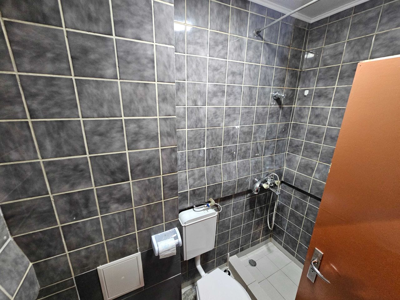 Дава се под наем Двустаен апартамент в Разград, Орел - 58 кв.м за 204 € - Снимка #7
