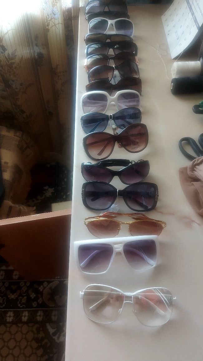 Женские очки от солнца.