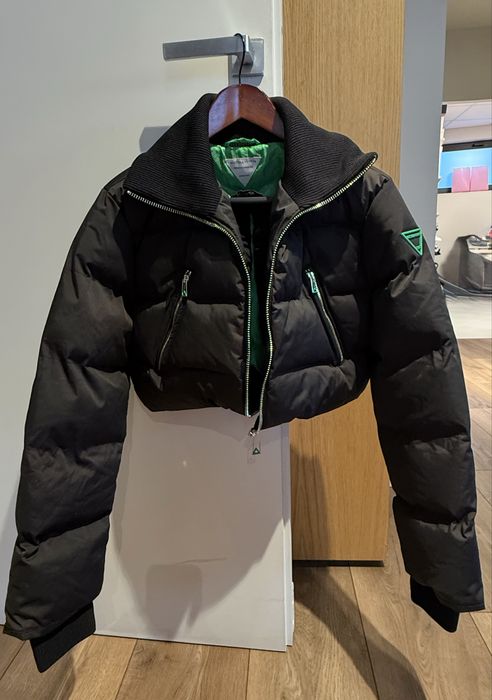 Късо дамско яке тип пухенка