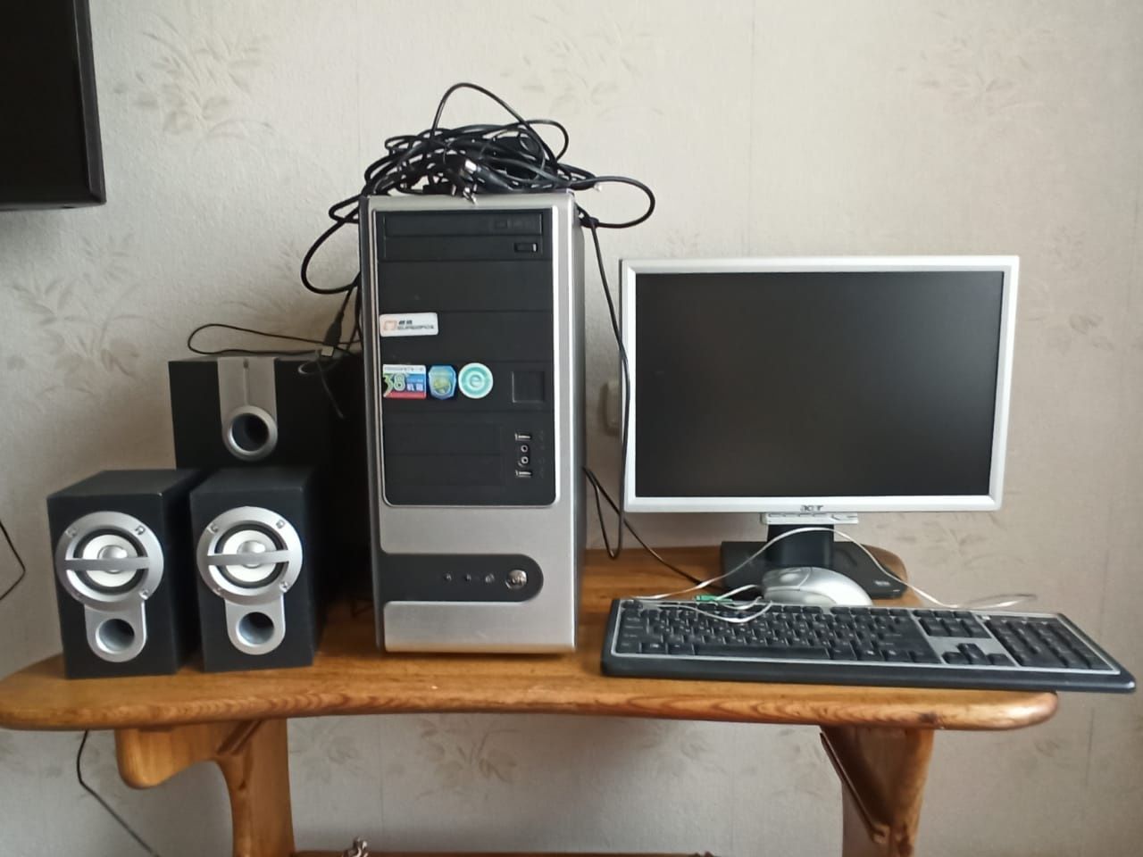 продам компьютер Acer клавиатура мышь монитор системный блок