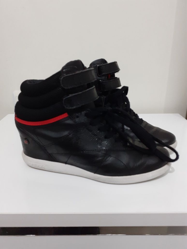 Маратонки REEBOK ном. 37,5