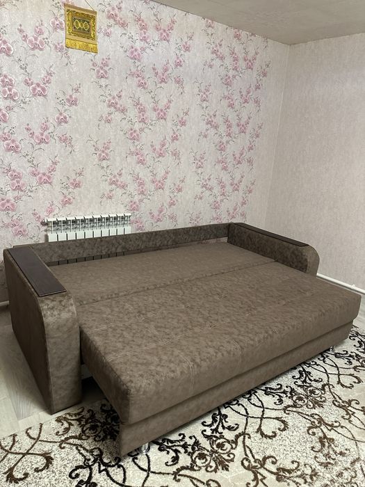 Диван новый, очень мягки удобный, нету царапина нету грязь,