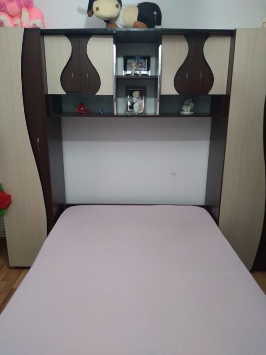Vănd dormitor utilizat stare foarte bună