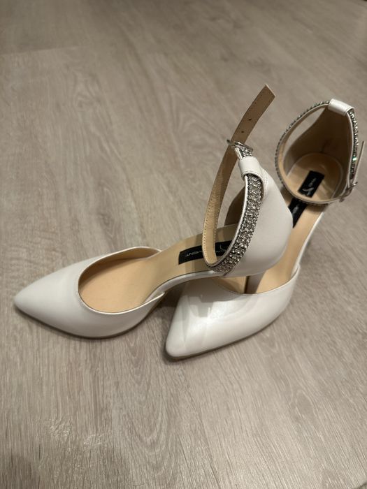 Pantofi de mireasa de piele
