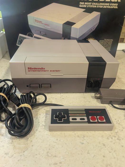 Vând Nintendo nes original în cutie