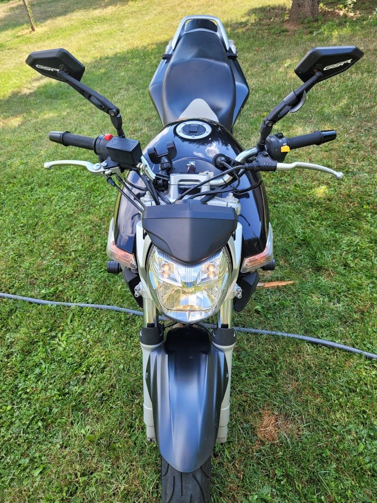 Vand motocicleta Suzuki GSR 600