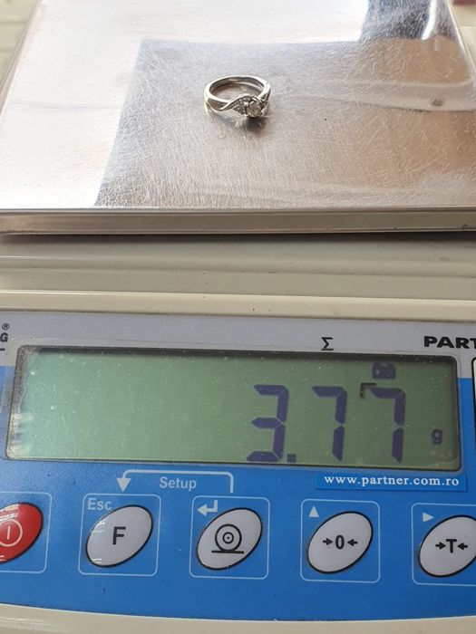 Inel din aur alb de 18K cu diamante naturale mărimea 50, gramaj 3,77 g