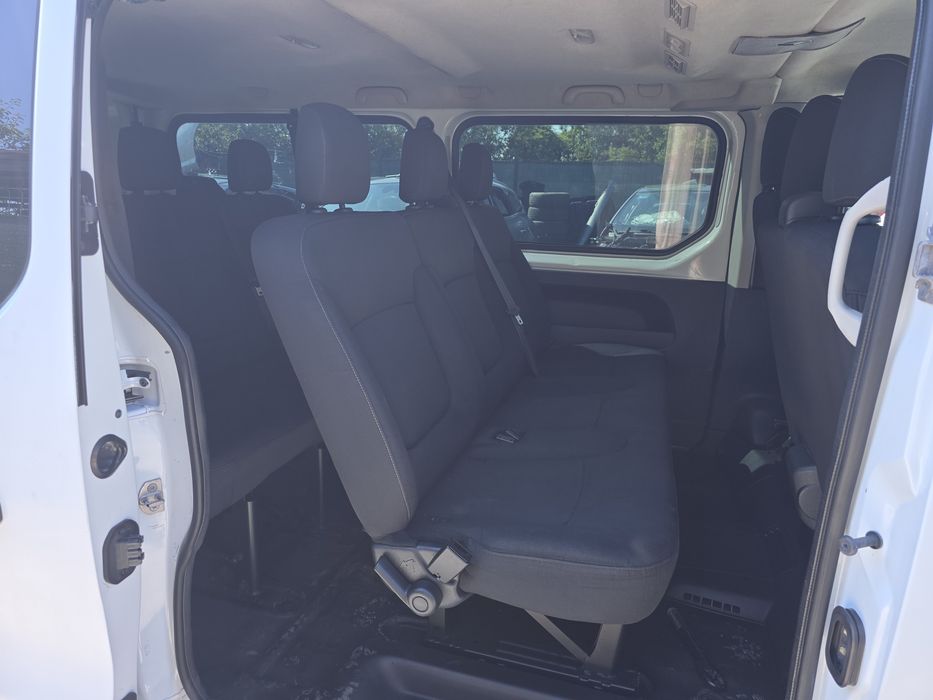 Dezmembrez Renault Trafic 3  8+1 locuri