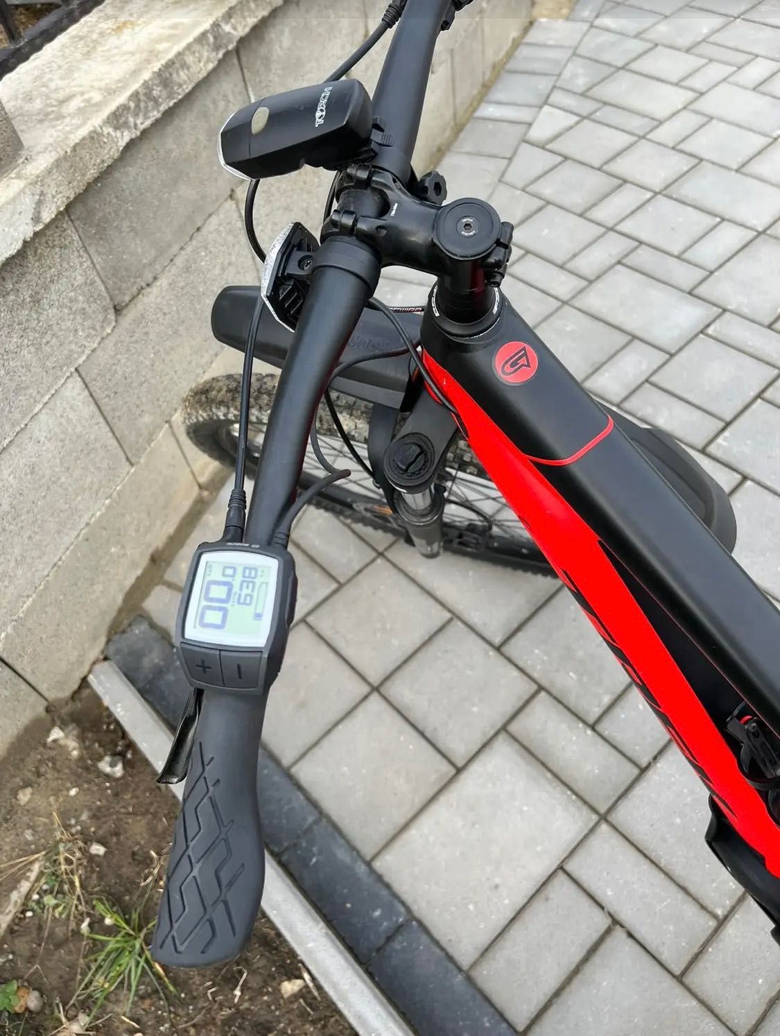 Bicicleta electrică TREK