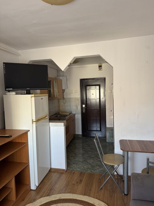 Inchiriez garsoniera carpati 2