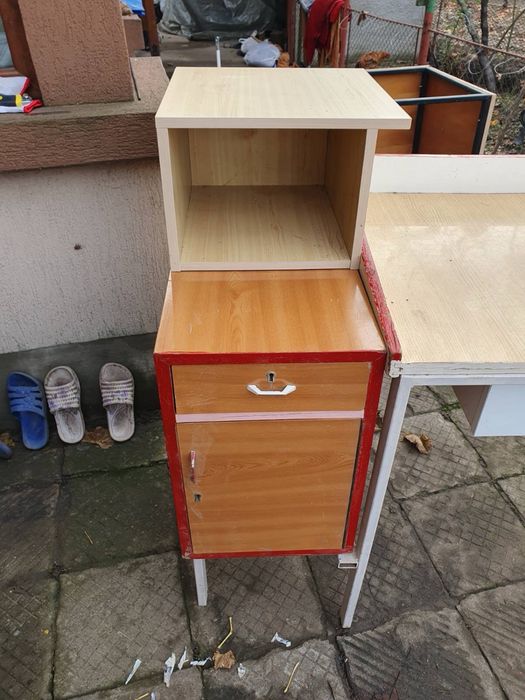 Щендери за дрехи и бюра