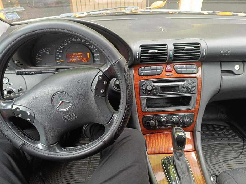 Мерцедес C200 2001г