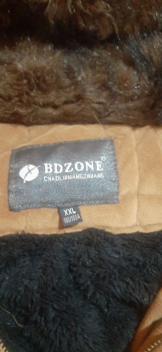 Куртка зимняя мужское в отличном состоянии,с капюшоном,утеплённая