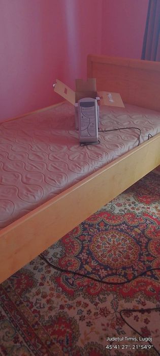 Vînd pat pentru bolnavi