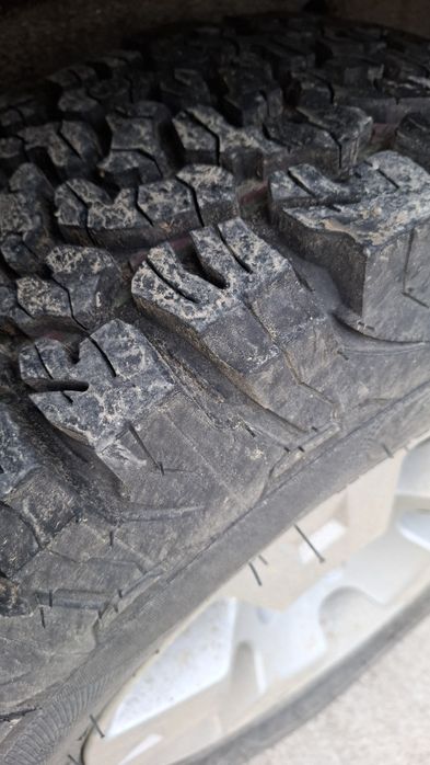 Vand roti cu caciucuri noi