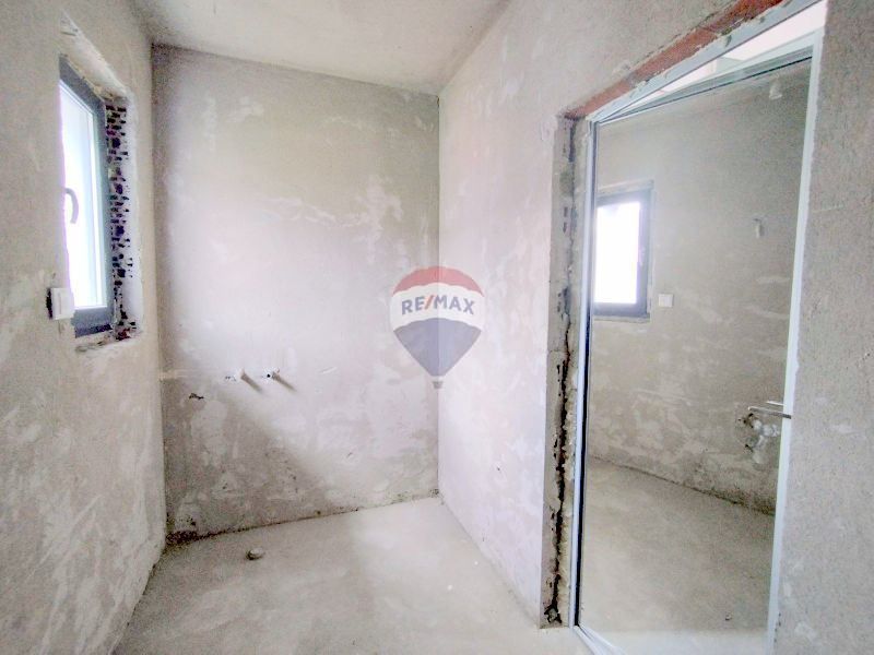 Продава се Двустаен апартамент в Варна, Виница - 75 кв.м за 1447 €/кв.м - Снимка #12