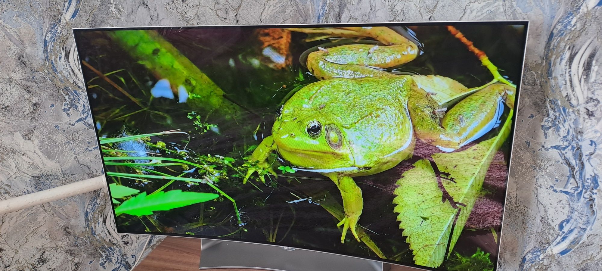 Продам телевизор LG OLED 55 диагональ