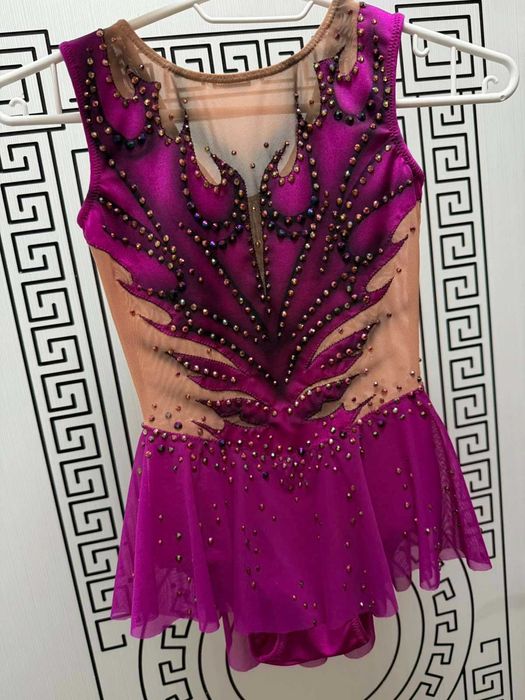 Трико ново за художествена гимнастика, танци, около 8-9 год