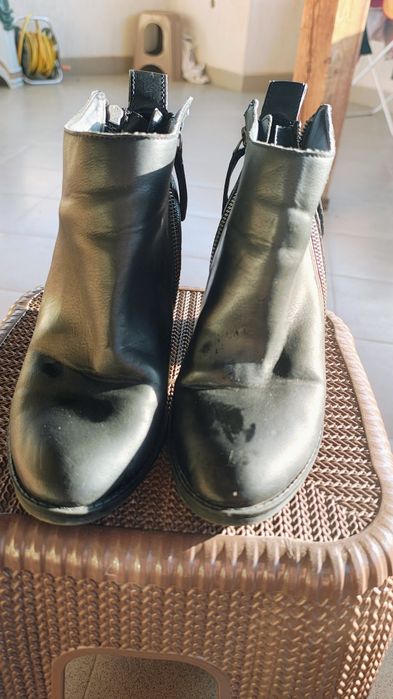 Черни къси боти с цип