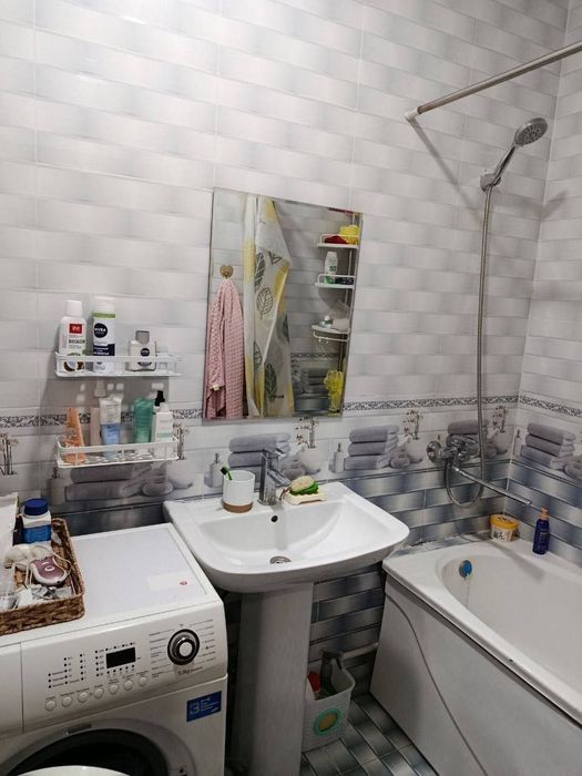 2 xonali kvartira sotiladi