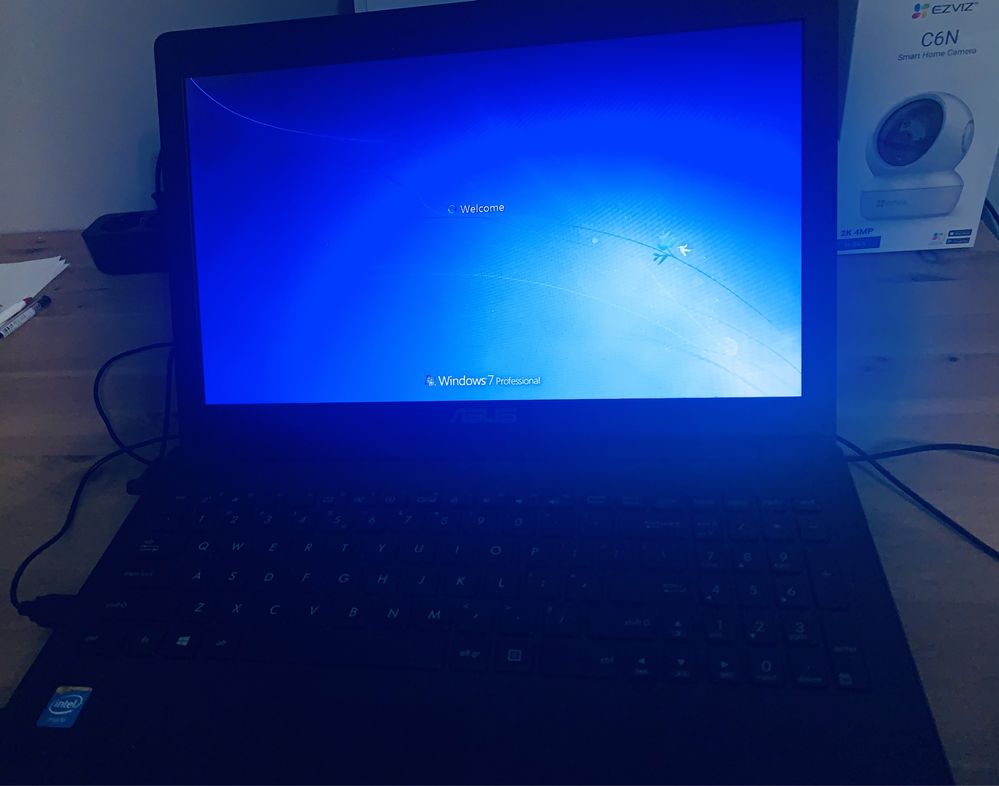 Laptop asus x553ma + 2 huse laptop( Tannoy si Basexx)