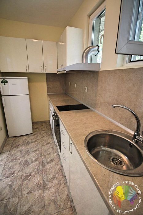 Дава се под наем Тристаен апартамент в Бургас, Възраждане - 95 кв.м за 357 € - Снимка #2