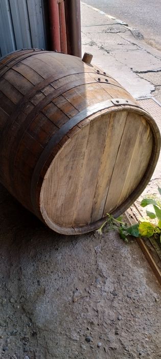 Vând butoi de stejar,350 litri