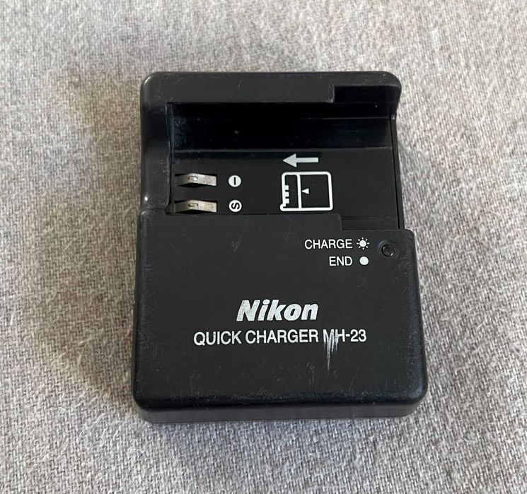 Incarcator original Nikon MH 23 pentru acumulator EN EL9 EN EL9a