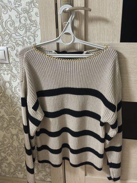 Женский вязанный свитер