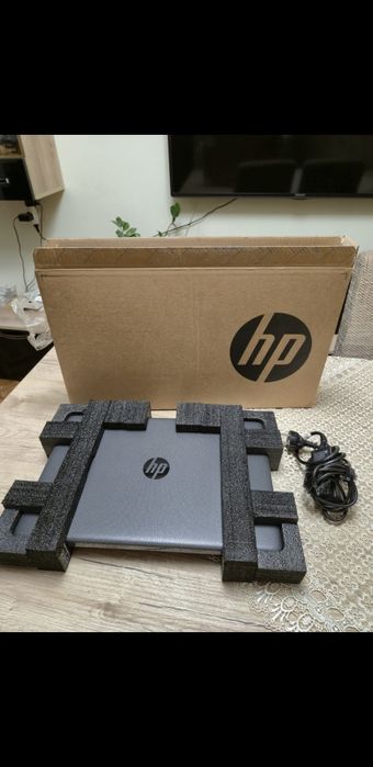 Vând laptop HP de office echipat cu un procesor i5 gen 10 și 8gb ram