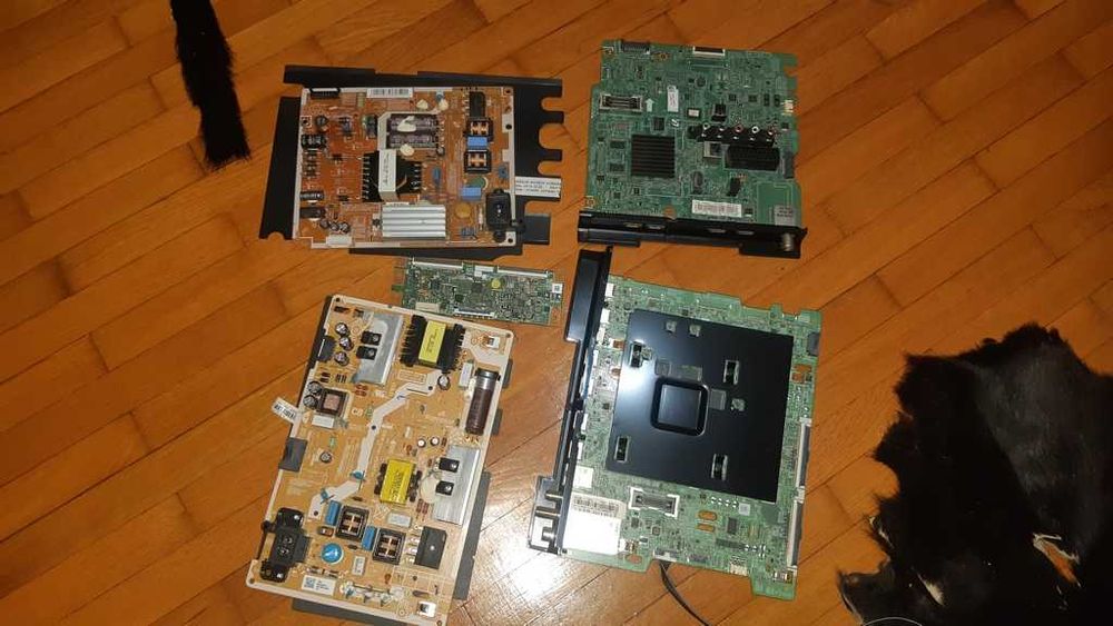 Tv samsung QE43Q60RAT;UE32F5500AW;UE40J5200AW ,dezmembrez
