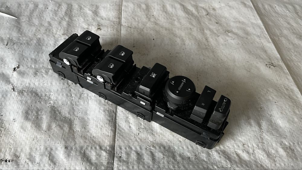 Конзола с компчета за предна лява врата Hyundai i30 2017-