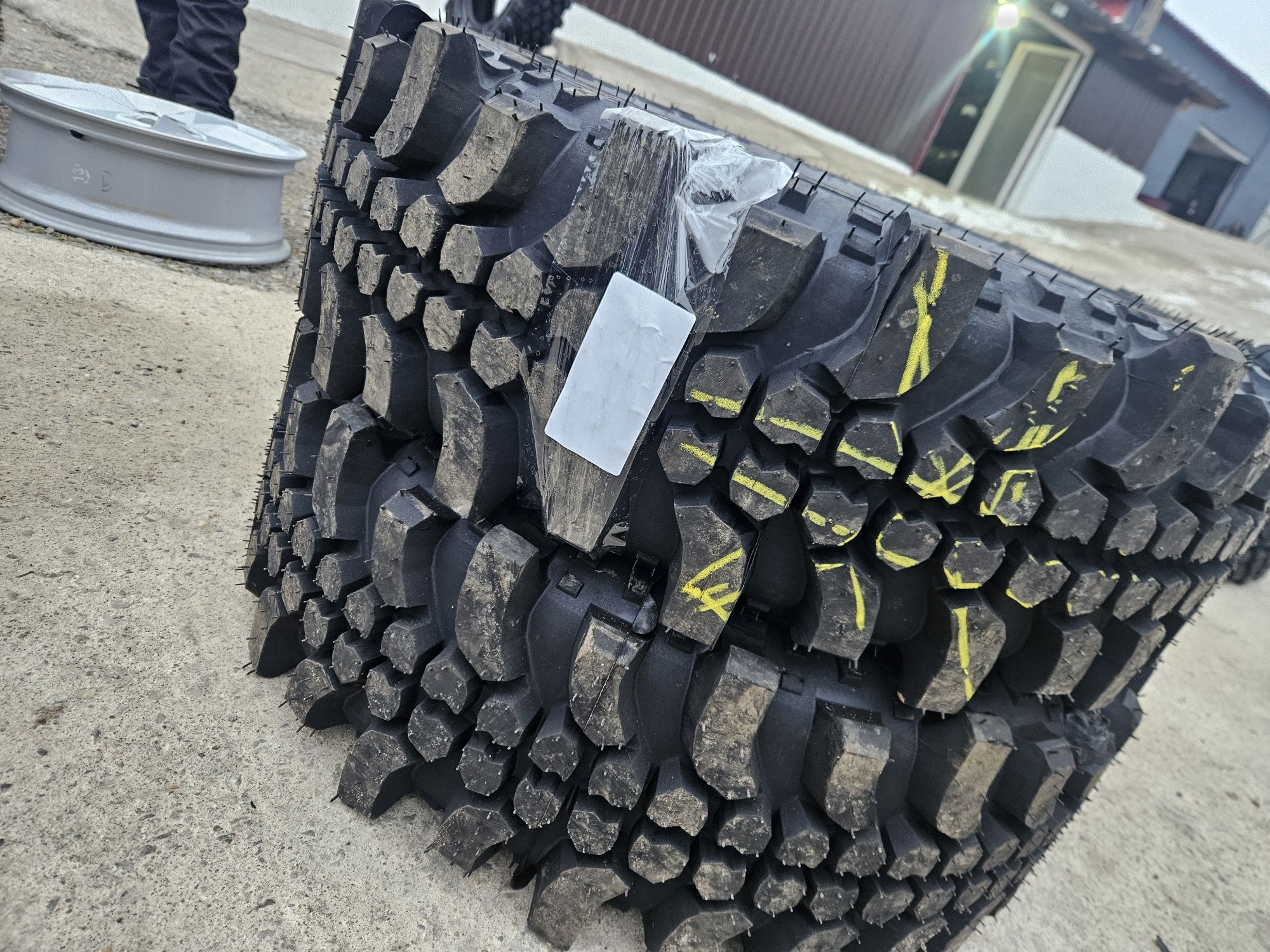 255 85 R 16 off-road M.Ziarelli