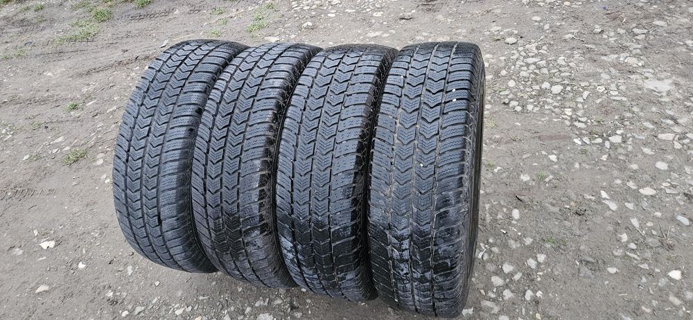 Cauciucuri de iarna 215 75 16 c