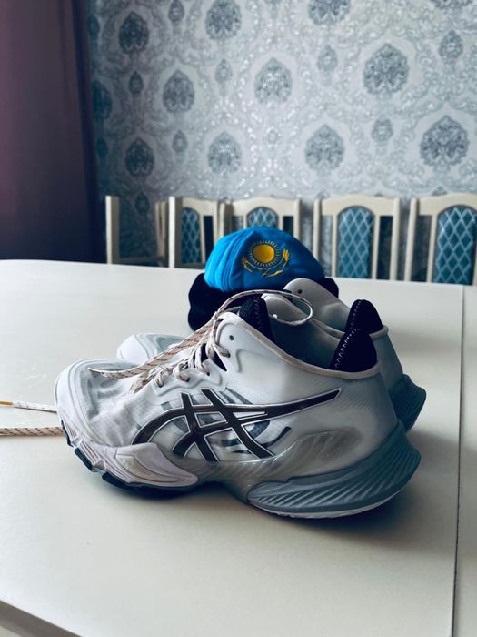 Асикс кроссовки идеально подойдут для волейбола и бега