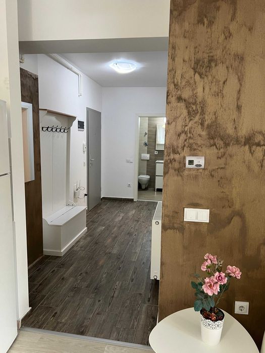 proprietar,2 camere+birou/dormitor,boxa,parcare,zona Coresi-MAURER