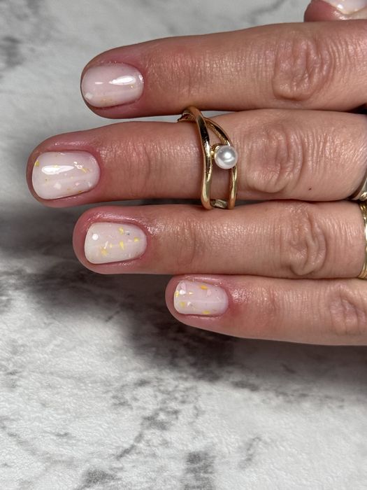 Unghii cu gel , Manechiura cu gel si semi. Pedichiura la salon