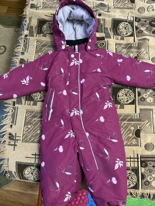 Продам зимний комбинезон на девочку