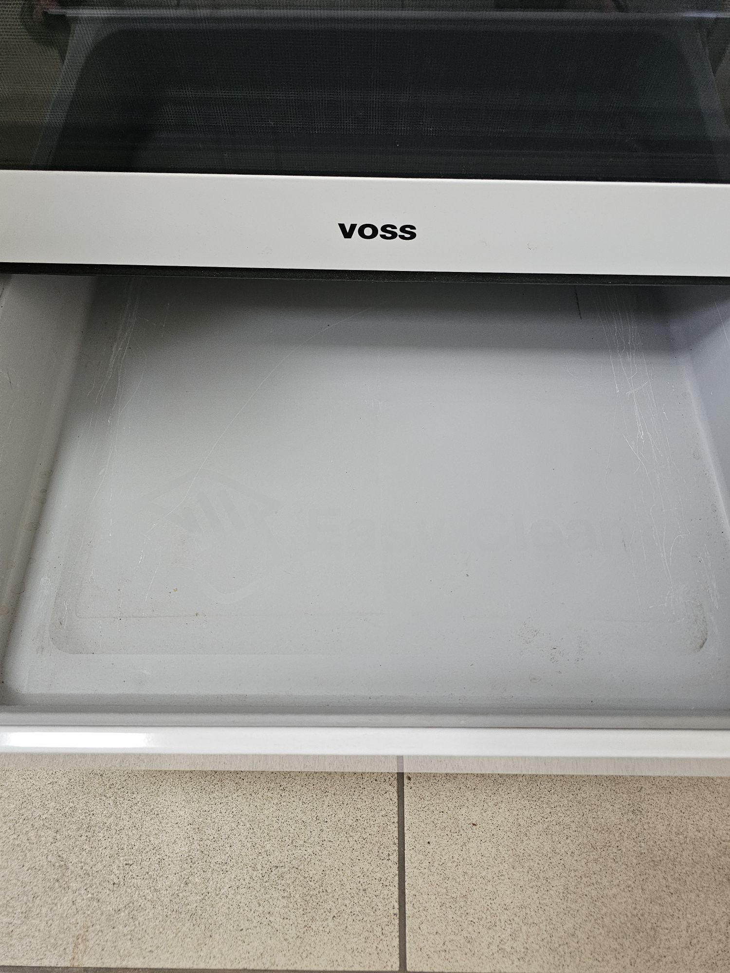 Печка с индукционни котлони Voss Electrolux ELI14340HV