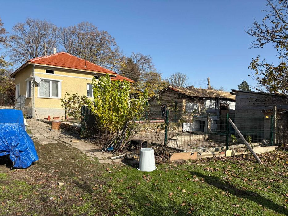 Продава се къща с.Макариополско