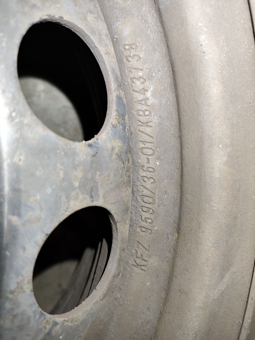 Зимни гуми Dayton DW 510 205/50/16 с оригинални джанти Audi 5х100