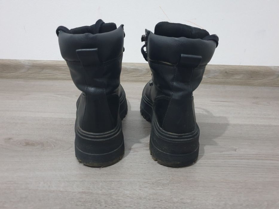 Bocanci Bershka 35